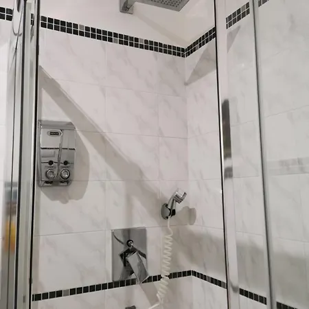 Oda ve Kahvaltı Rimalusa 4*